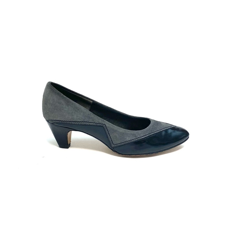 Vintage 1970s gray suede black patent leather slip on pumps